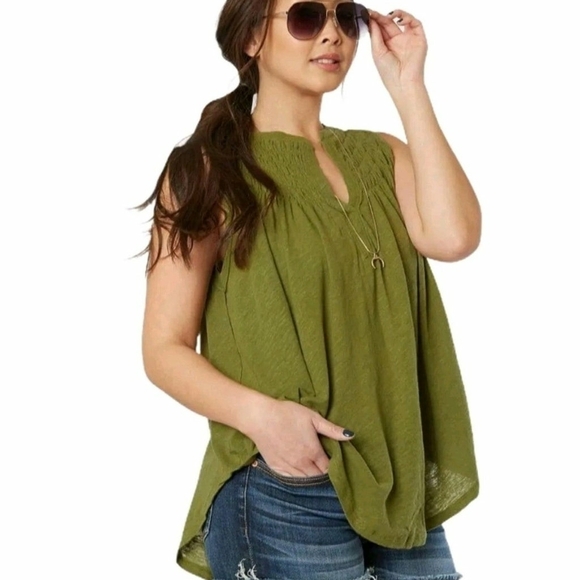 We The Free Tops - Free People ● We the free green linen blend swingy tank Sz XS